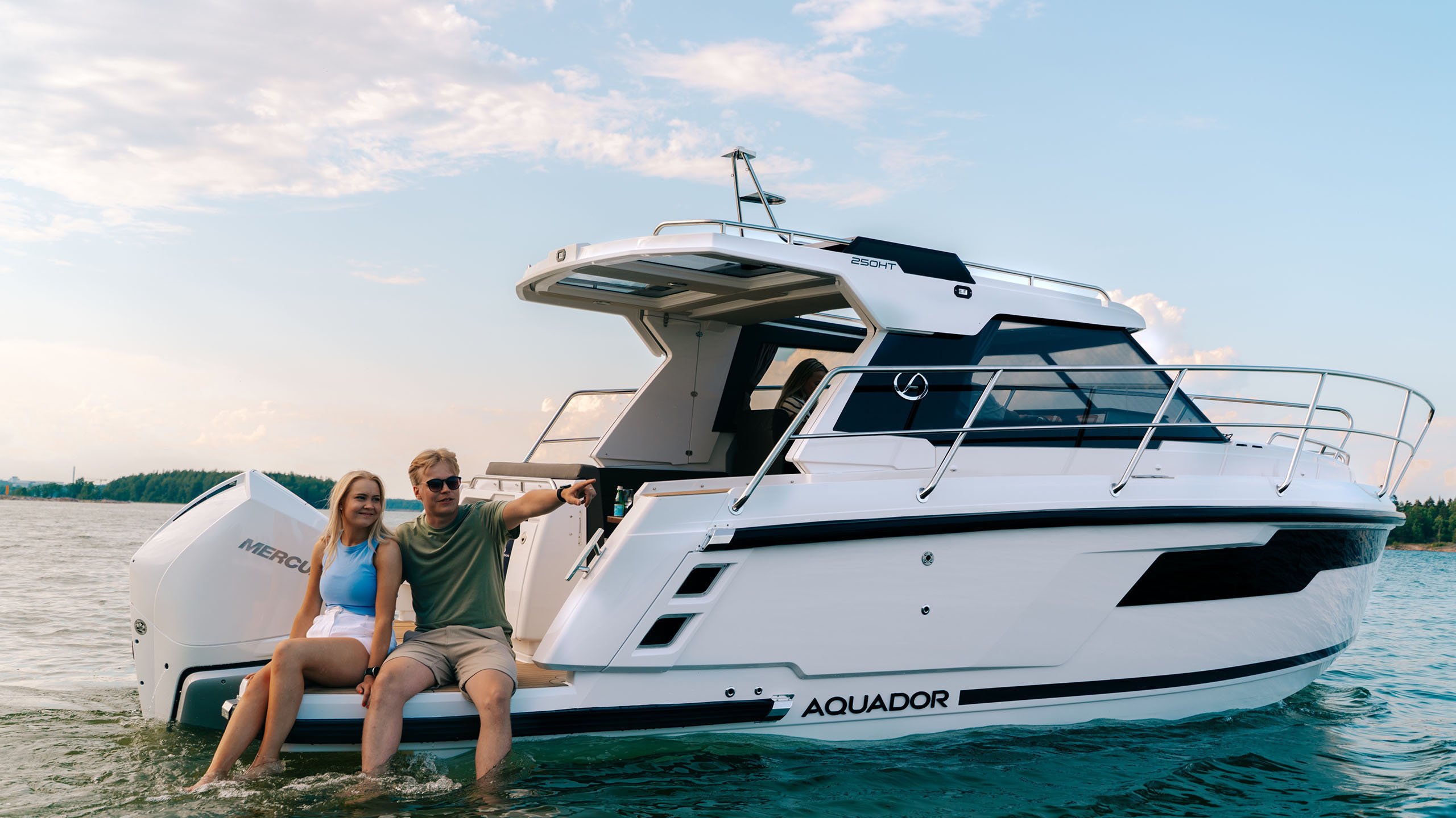 Aquador 250 HT - Hull and Deck - 1
