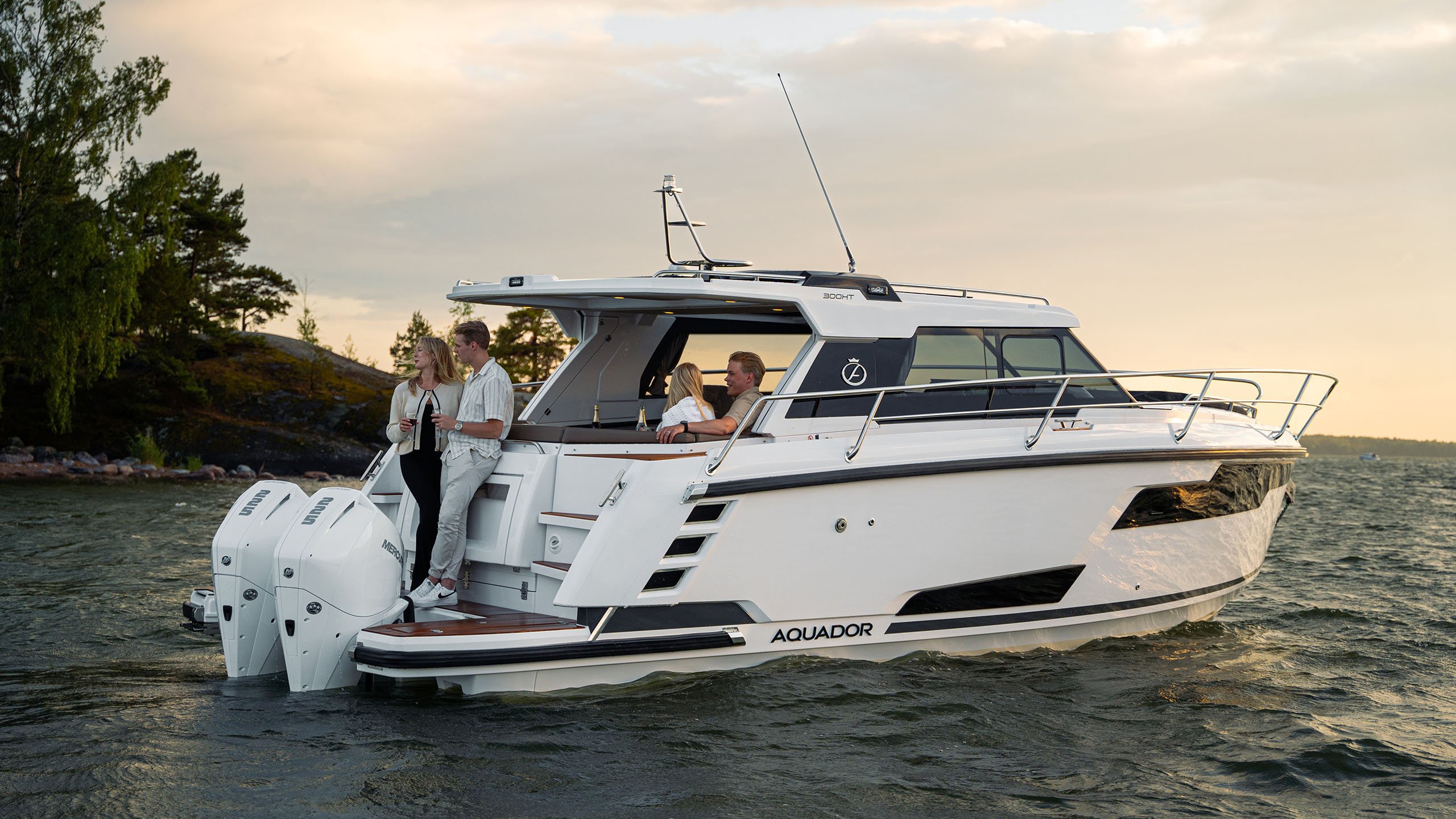 Aquador 300 HT - Hull and Deck - 1