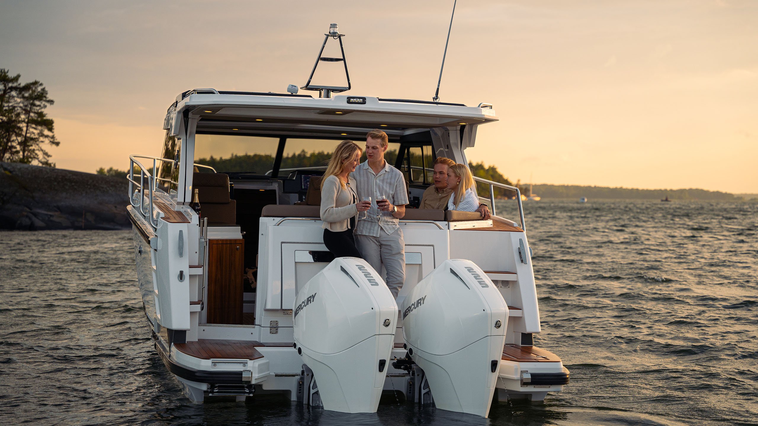 Aquador 300 HT - Hull and Deck - 2
