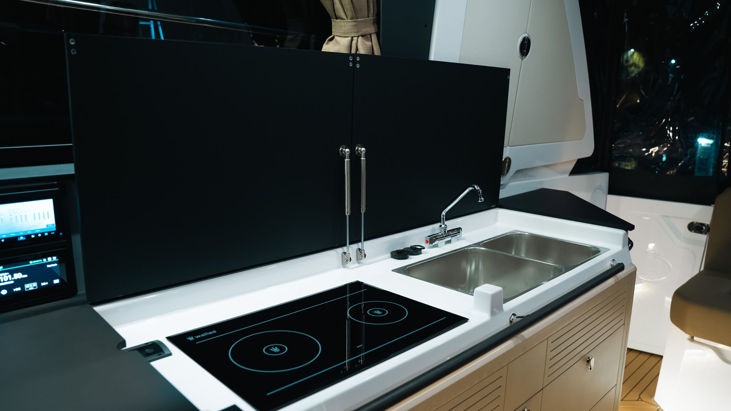 Aquador 400 HT - Galley - 2